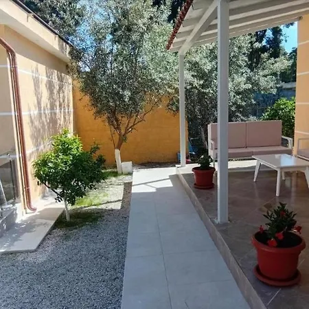 With Free Parking * Vlorë